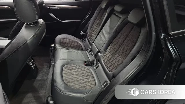 BMW X1 (F48) 2021 Черный из Кореи, фото 2