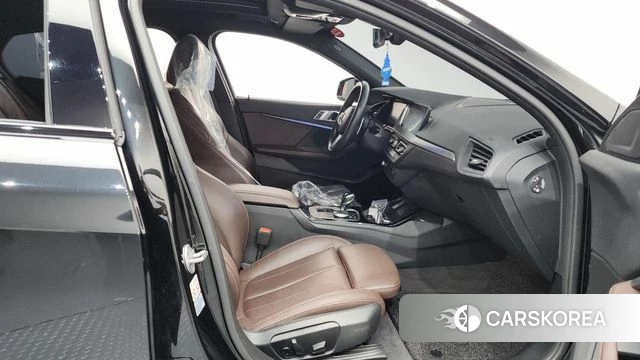 BMW 1 Series (F40) 2021 Черный из Кореи, фото 2