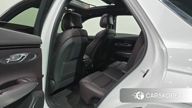 Genesis GV70 2023 Белый из Кореи, фото 2