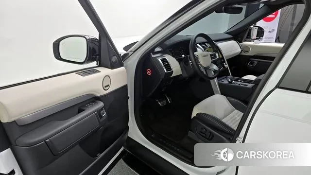 Land Rover Discovery 5 2024 Белый из Кореи, фото 2