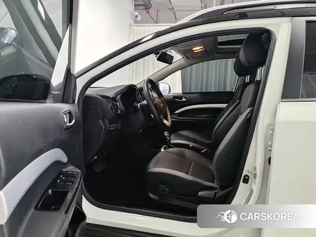 Kia KX1 2024 Белый из Китая, фото 2