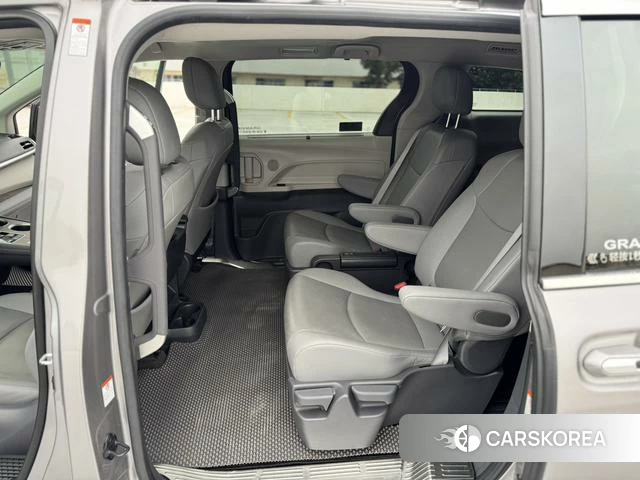 Toyota Grevia 2023 Серебристо-серый из Китая, фото 2