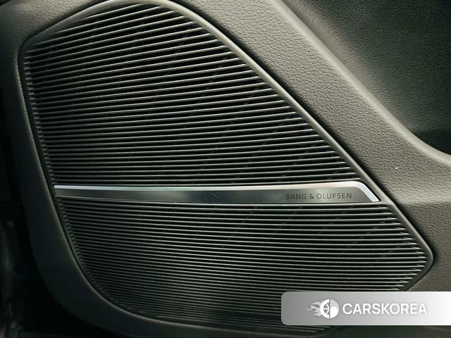 Audi Q8 2024 Черный из Китая, фото 2