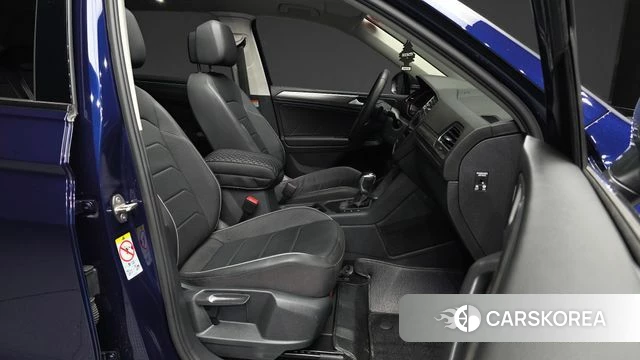 Volkswagen Tiguan Allspace 2023 Синий из Кореи, фото 2