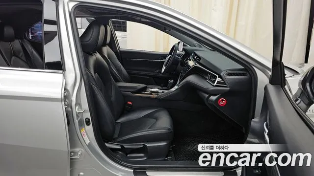 Toyota Camry (XV70) 2018 Серебряный из Кореи, фото 2