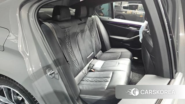 BMW 5 Series (G30) 2020 Серебристо-серый из Кореи, фото 2