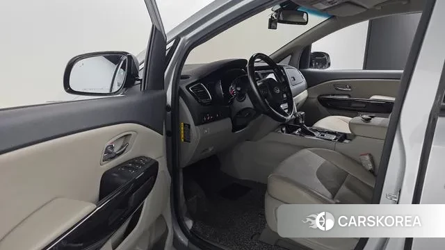 Kia The New Carnival 2018 Серебряный из Кореи, фото 2