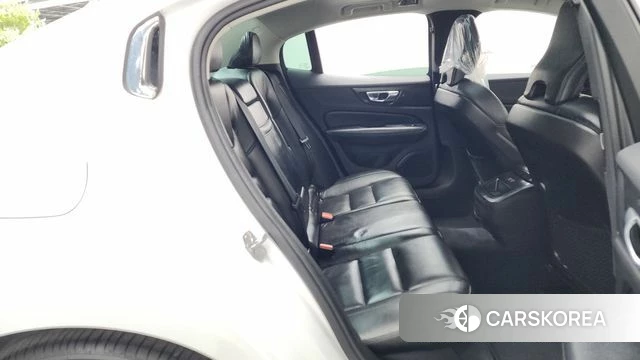Volvo S60 3rd generation 2020 Белый из Кореи, фото 2
