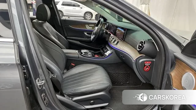 Mercedes-Benz E-Class W213 2019 Серый из Кореи, фото 2