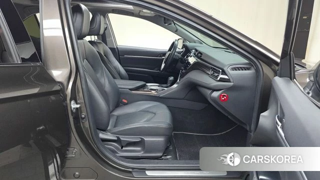 Toyota Camry (XV70) 2019 Коричневый из Кореи, фото 2