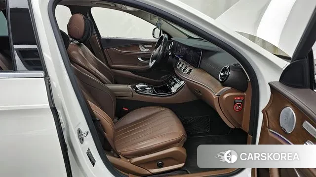 Mercedes-Benz E-Class W213 2018 Белый из Кореи, фото 2