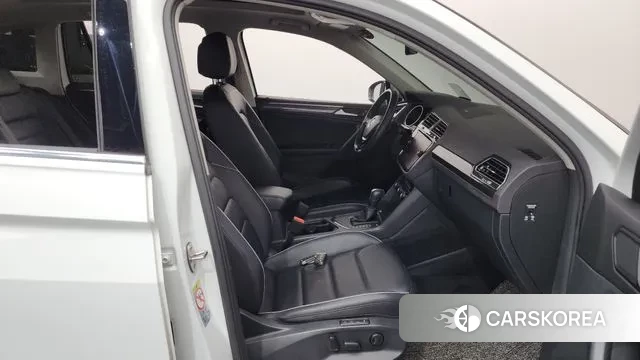 Volkswagen Tiguan second Generation 2019 Белый из Кореи, фото 2