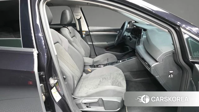 Volkswagen Golf 8th Generation 2022 Черный из Кореи, фото 2