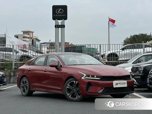 Kia K5 2023 Красный из Китая, фото 2