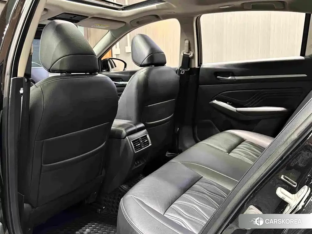 Nissan Altima 2023 Черный из Китая, фото 2
