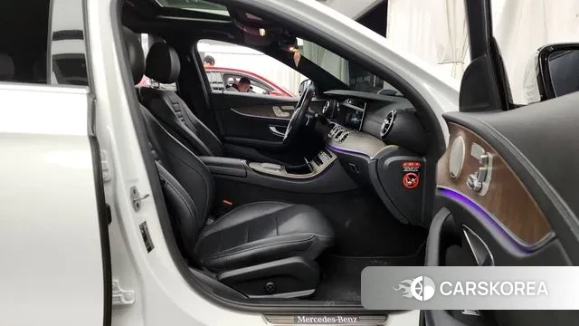 Mercedes-Benz E-Class W213 2022 Белый из Кореи, фото 2