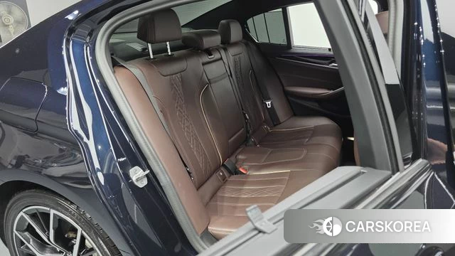 BMW 5 Series (G30) 2023 Черный из Кореи, фото 2