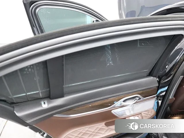 BMW 7 Series (G11) 2022 Черный из Кореи, фото 2