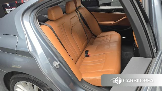 BMW 5 Series (G30) 2018 Серый из Кореи, фото 2