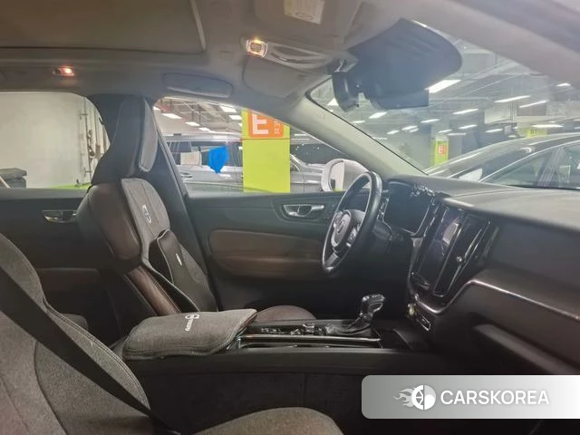 Volvo XC60 2019 Белый из Китая, фото 2
