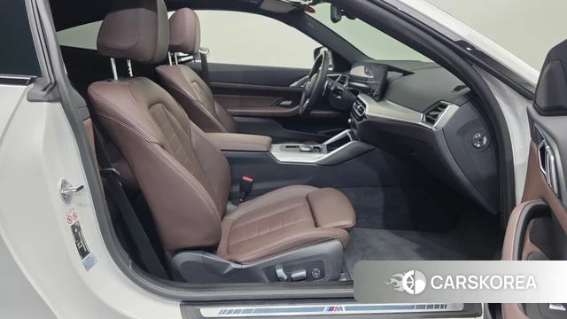 BMW 4 Series (G22) 2023 Белый из Кореи, фото 2