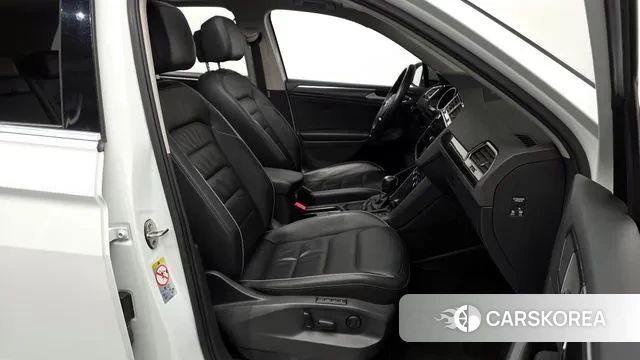 Volkswagen Tiguan second Generation 2018 Белый из Кореи, фото 2