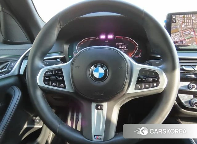 BMW 5 Series (G60) 2023 Белый из Кореи, фото 2