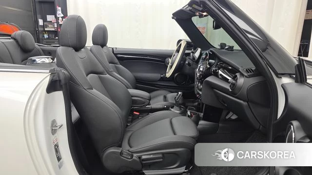 Mini Cooper Convertible 2024 Белый из Кореи, фото 2