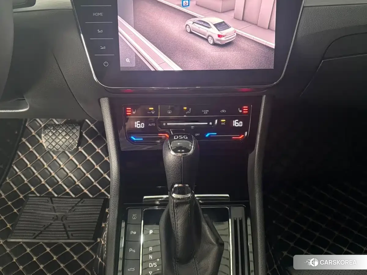 Skoda Superb 2023 Silver/gray из Китая, фото 2