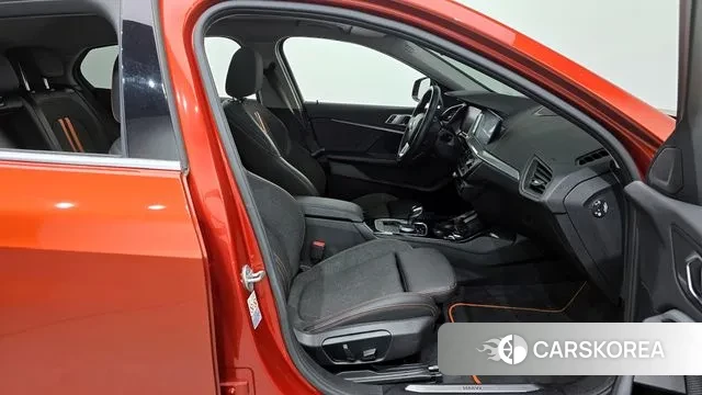 BMW 1 Series (F40) 2021 Красный из Кореи, фото 2