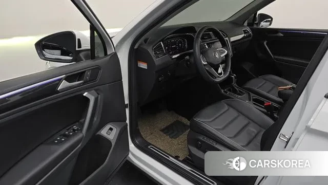 Volkswagen Tiguan second Generation 2024 Белый из Кореи, фото 2