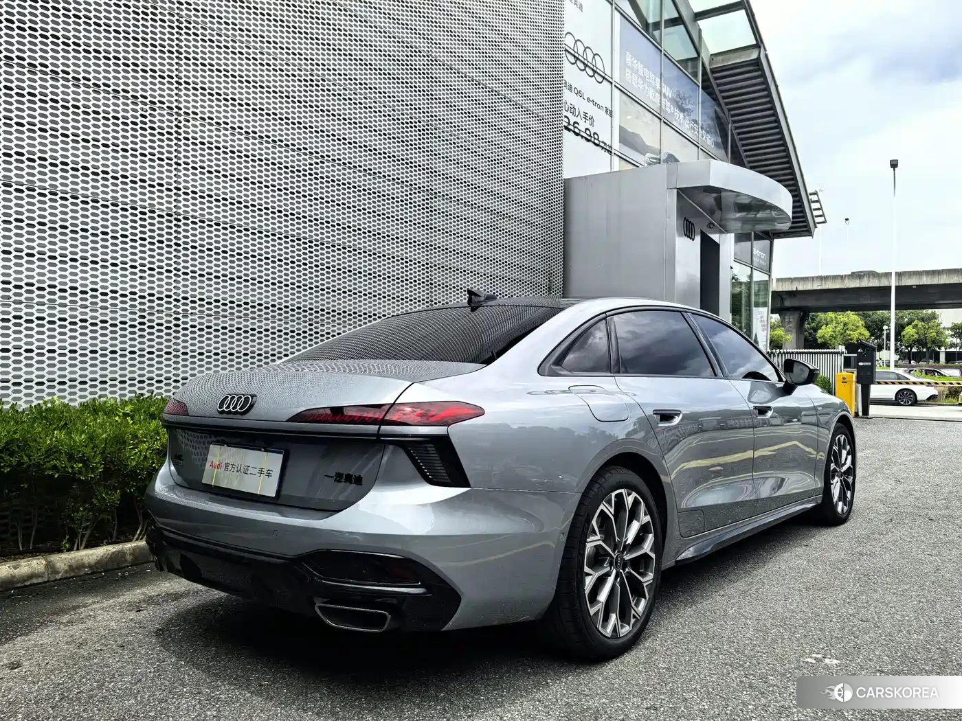 Audi A6L 2026 Silver/gray из Китая, фото 2