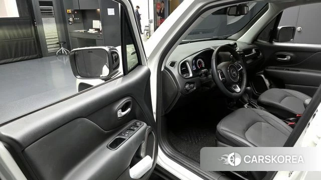 Jeep Renegade 2023 Белый из Кореи, фото 2