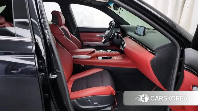 Genesis GV70 2021 Черный из Кореи, фото 2