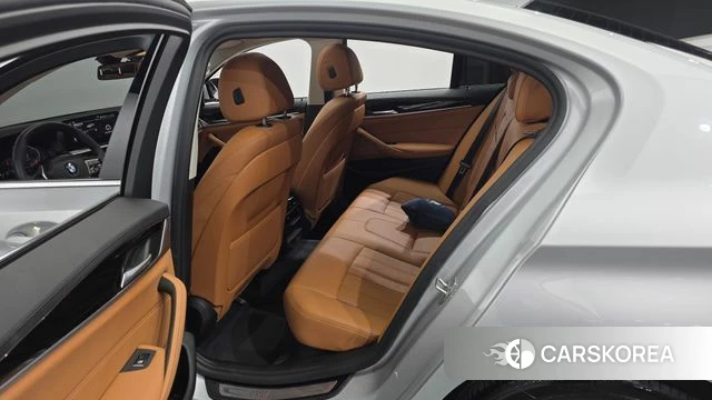 BMW 5 Series (G30) 2020 Серебряный из Кореи, фото 2