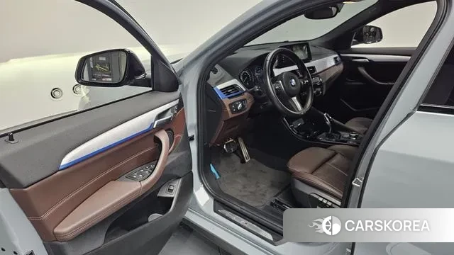 BMW X2 (F39) 2022 Светло-серебряный цвет из Кореи, фото 2