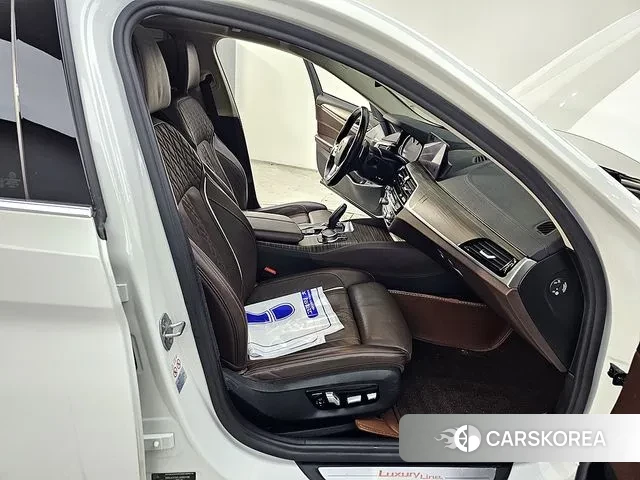 BMW 5 Series (G30) 2018 Белый из Кореи, фото 2