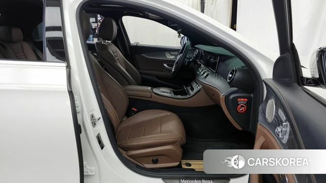 Mercedes-Benz E-Class W213 2022 Белый из Кореи, фото 2