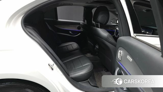 Mercedes-Benz E-Class W213 2018 Белый из Кореи, фото 2