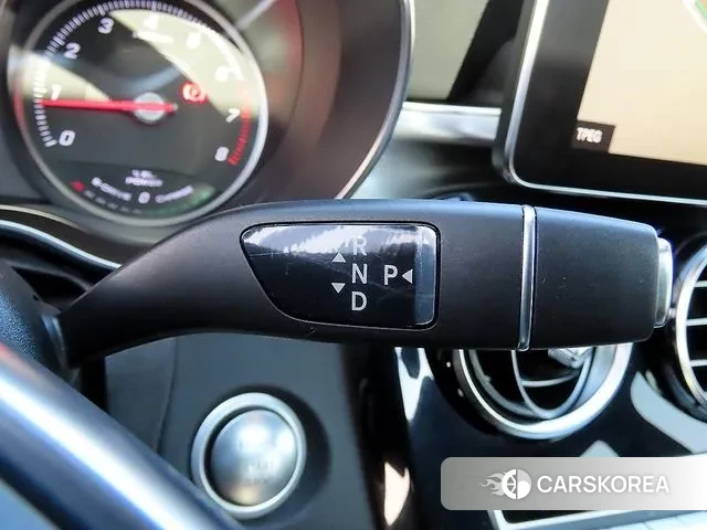 Mercedes-Benz C-Class W205 2018 Белый из Кореи, фото 2