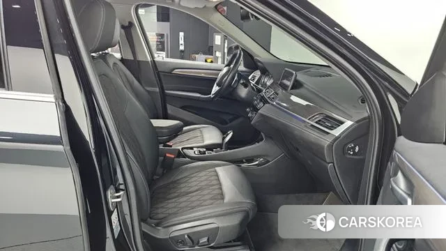 BMW X1 (F48) 2020 Черный из Кореи, фото 2