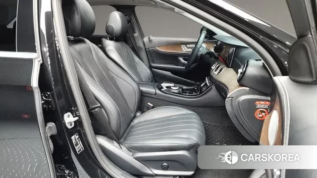 Mercedes-Benz E-Class W213 2018 Черный из Кореи, фото 2