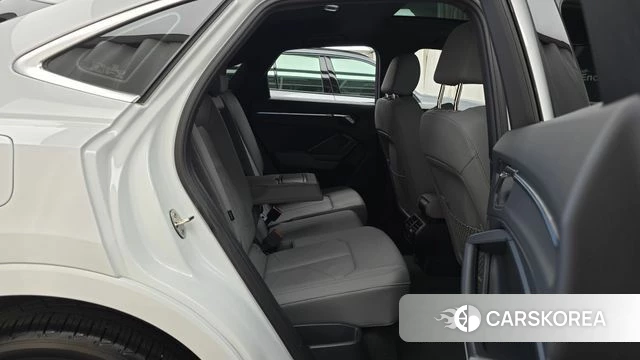 Audi Q3 (F3) 2022 Белый из Кореи, фото 2