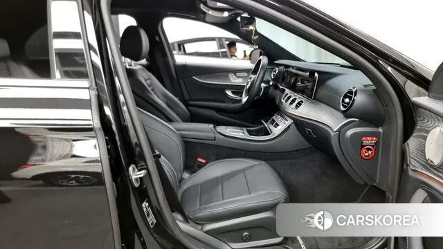 Mercedes-Benz E-Class W213 2022 Черный из Кореи, фото 2