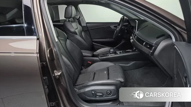 Audi A4 (B9) 2018 Песочный из Кореи, фото 2