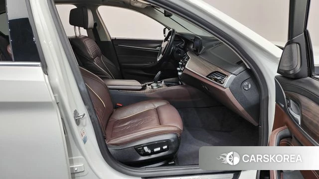 BMW 5 Series (G30) 2020 Белый из Кореи, фото 2