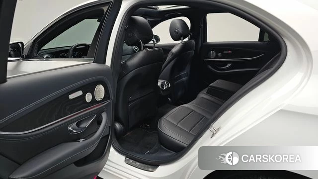 Mercedes-Benz E-Class W213 2023 Белый из Кореи, фото 2