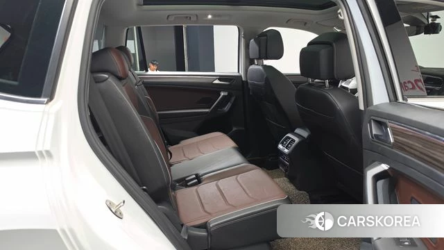 Volkswagen Tiguan Allspace 2022 Белый из Кореи, фото 2