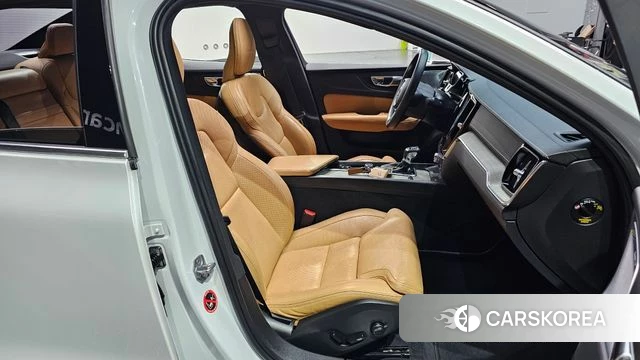 Volvo S60 3rd generation 2019 Белый из Кореи, фото 2