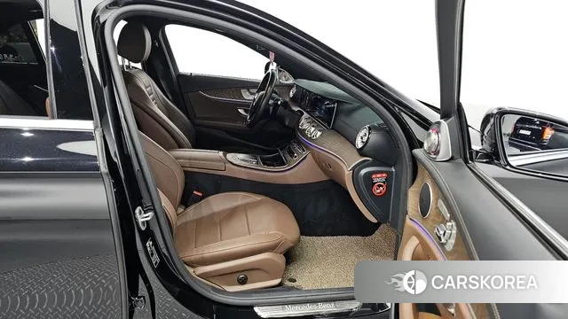 Mercedes-Benz E-Class W213 2022 Черный из Кореи, фото 2